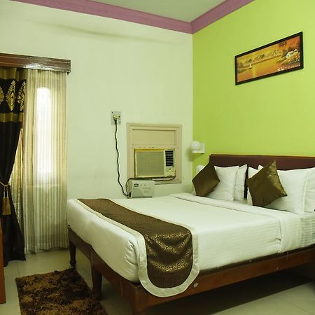 Rnb Select Vijay Delux Sultānpur Exterior photo