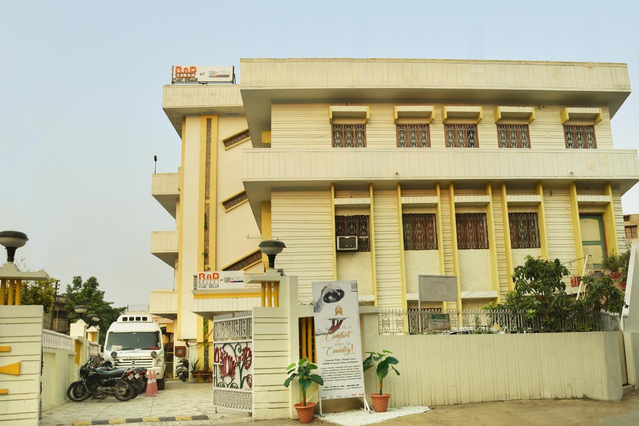 Rnb Select Vijay Delux Sultānpur Exterior photo